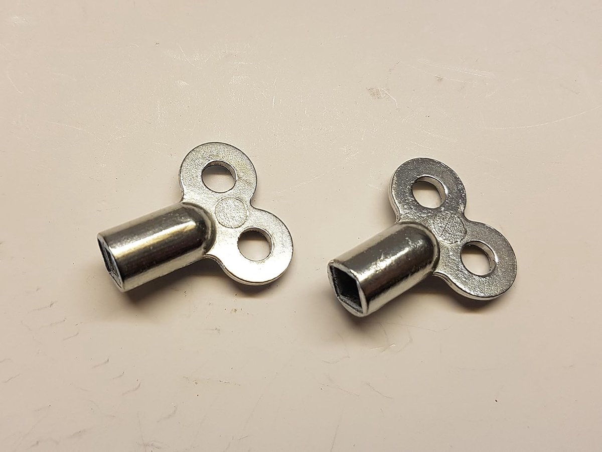 SnelShoppen - Radiator Vent Wrench Set - 2 Stuks - Open-End Sleutel voor Ventilatiekleppen en Pluggen - Metaal - 5x5 mm Binnen Vierkant - Maat 24x26 m