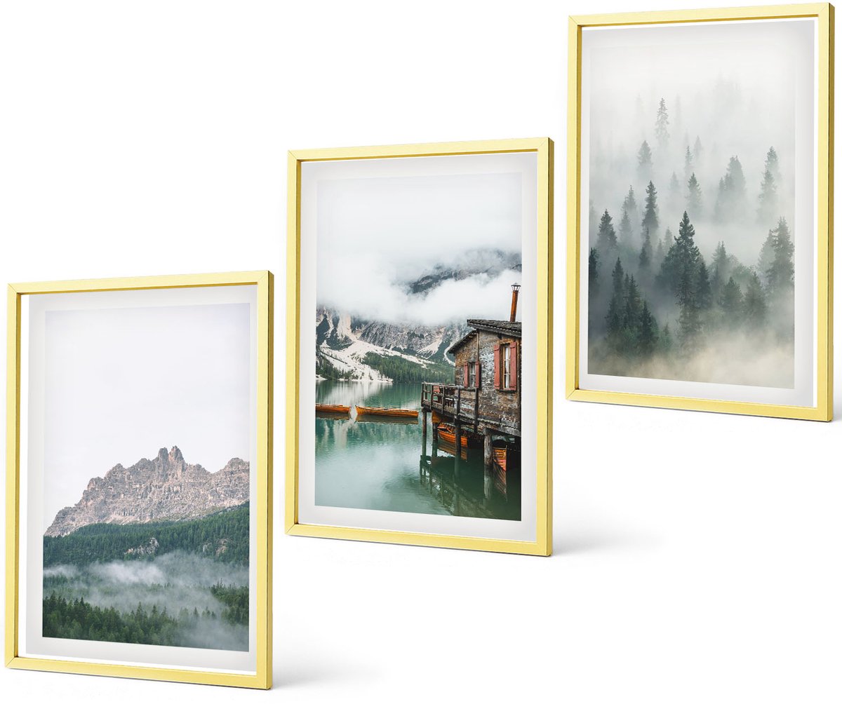 Coloray 3-Delige Schilderij Set - Bergen, Meer, Hertenhuisje En Mist In Het Bos - 40 x 40 cm En 40 x 60 cm - Wanddecoratie - Woonkamer Decoratie - Stijlvolle Muurdecoratie
