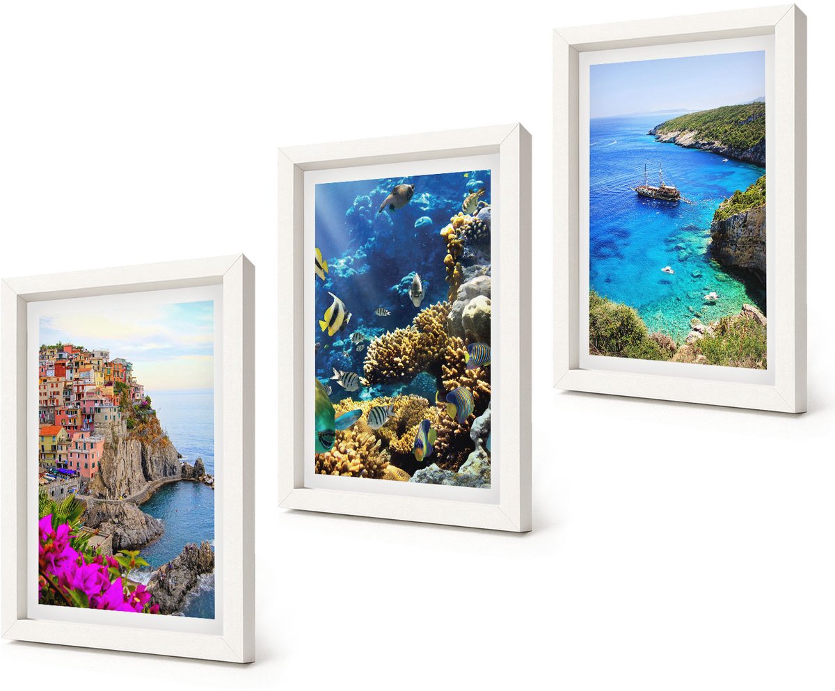 Coloray 3-Delige Schilderij Set - Uitzicht op zee met kleurrijke huizen en een koraalrif. - 20x30 - Muurdecoratie - Wanddecoratie - Hal
