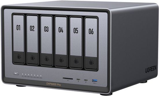 Zwarte UGREEN NASync DXP6800 Pro met zes schijfposities, genummerd 01 tot 06. Inclusief statuslampjes en logo.