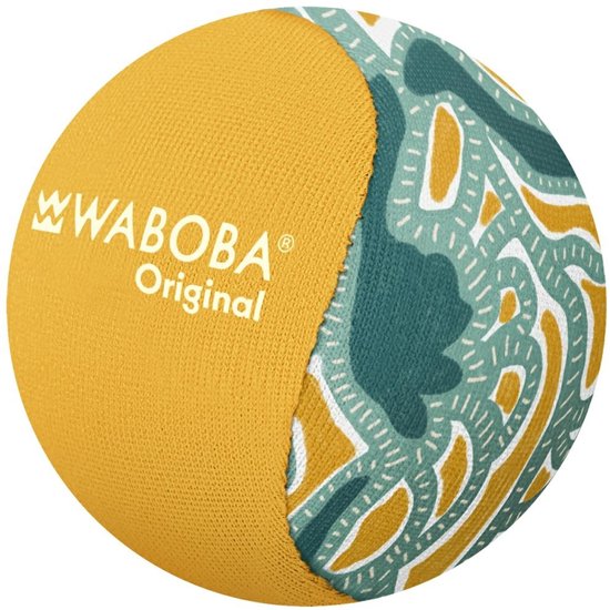 Gele Waboba Original bal met groen en geel abstract patroon, met logo.