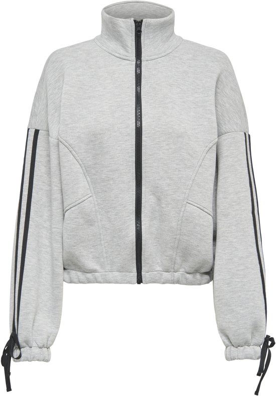 Lichtgrijze sweater met hoge kraag, ritssluiting en zwarte strepen op de mouwen. De mouwen hebben strikdetails.