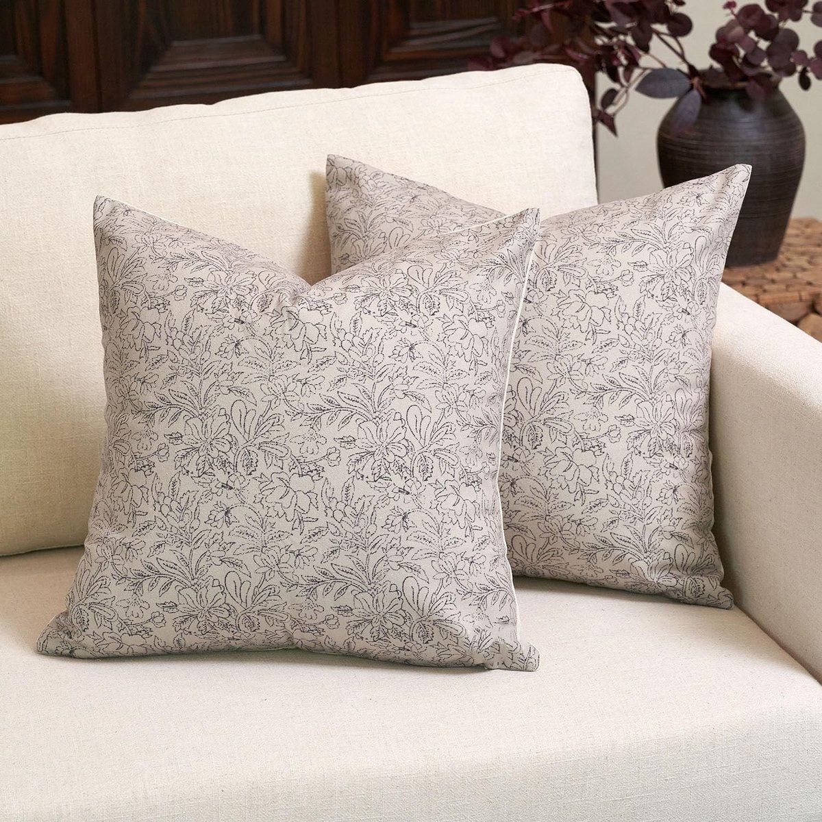 Omgoods - Decoratieve Kussenhoezen Set van 2 - Bloemenprint Zwart/Zand - 50x50 cm