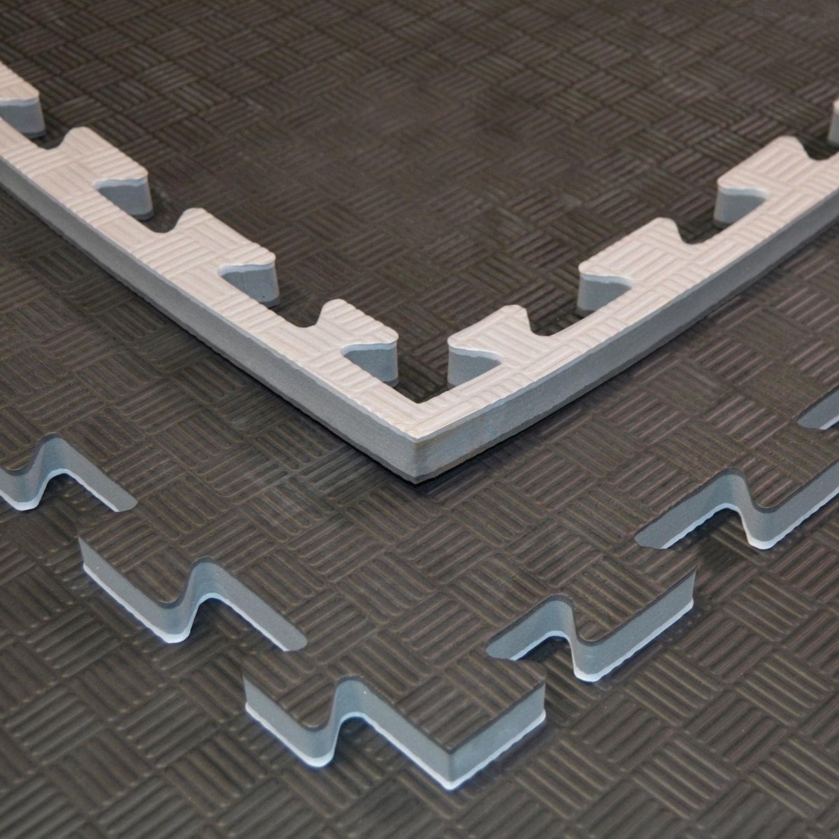 Vechtsportmatten Set - Trainingsmatten Omkeerbaar - Sport Training - Getande Randen - 100 x 100 x 2 cm - Grijs Zwart