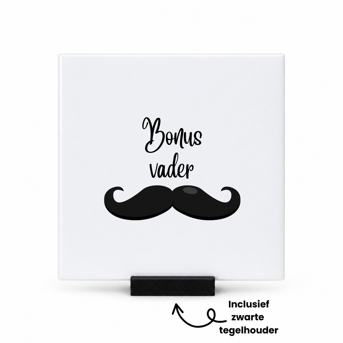 Hacebo Bonus vader met snor tegeltje met tegelhouder - Vader - Bonusvader - tegeltjes met tekst - Vaderdag cadeautje - Cadeau voor papa - Verjaardag - Geschenk - Cadeau - Gift - spreuktegels - 10.8x10.8 CM Wit