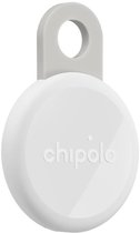 Witte Chipolo LOOP tracker met een grijze lus. Het woord 'chipolo' is in reliëf op de voorkant gedrukt.