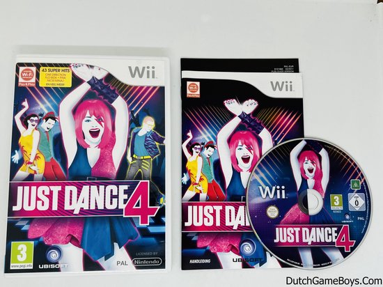 Boîte de jeu et disque Wii de Just Dance 4 avec une femme aux cheveux roses et deux autres danseurs sur la couverture.