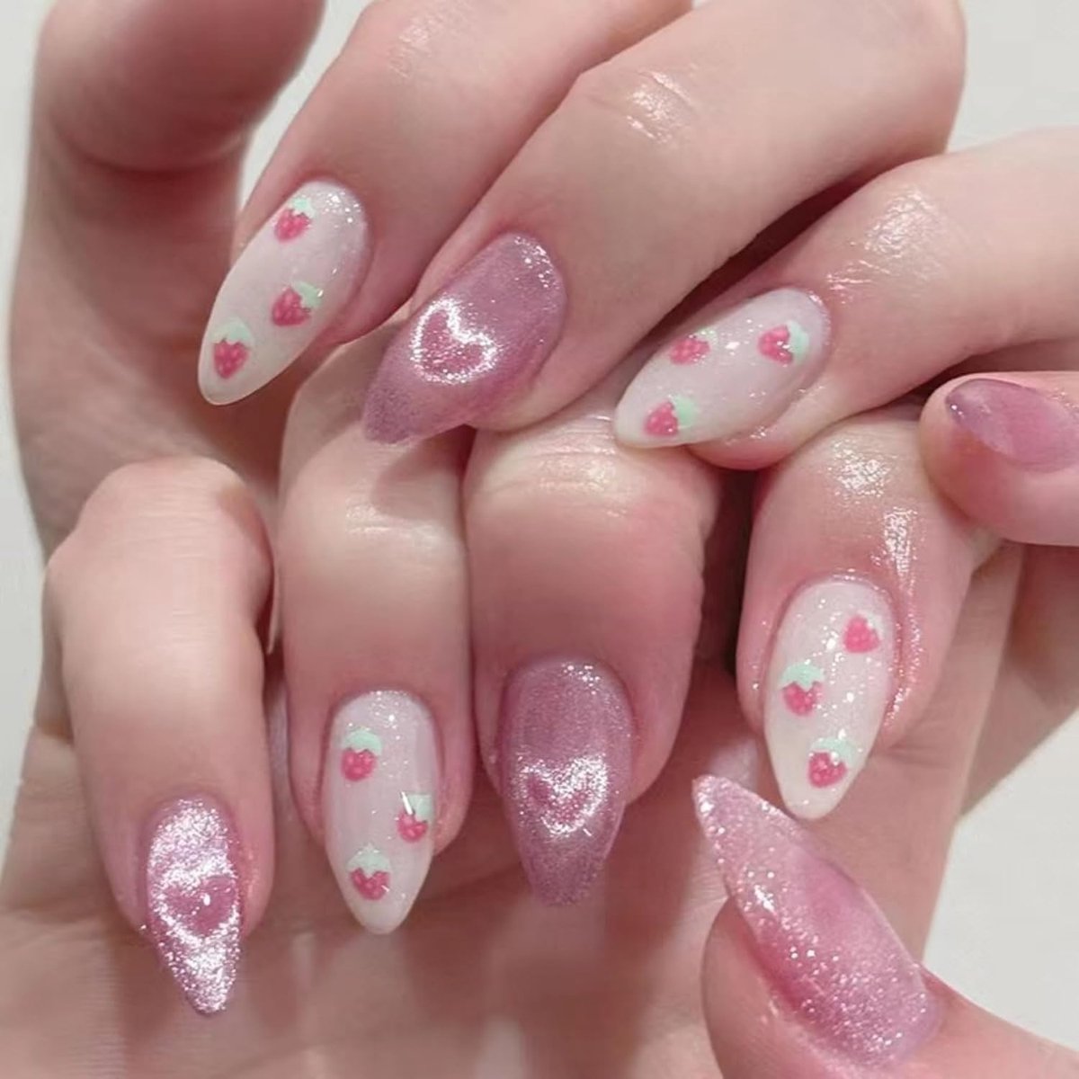 S Korte kunstnagels om op te plakken, kunstdesign, 24 stuks, nude kleurverloop, doorschijnend, aardbeien, liefde, hart, patroon, kunstnagels voor vrouwen en meisjes