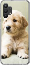 Geschikt voor Samsung Galaxy A32 5G hoesje - Golden Retriever puppy liggend op de bank - Siliconen Telefoonhoesje