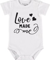 Baby Rompertje met tekst 'Love made me' | Korte mouw l | wit zwart | maat 62/68 | cadeau | Kraamcadeau | Kraamkado