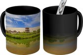 Magische Mok - Foto op Warmte Mok - Een meer in een oasis bij de Chinese stad Dunhuang - 350 ML - Uitdeelcadeautjes