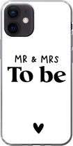 Geschikt voor iPhone 12 hoesje - Quotes - 'Mr & Mrs to be' - Spreuken - Trouwen - Siliconen Telefoonhoesje