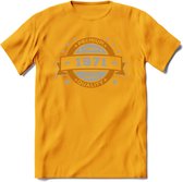 Premium Since 1971 T-Shirt | Goud - Zilver | Grappig Verjaardag Kleding Cadeau Shirt | Dames - Heren - Unisex Tshirt | - Geel - XL