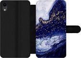 Bookcase Geschikt voor iPhone XR telefoonhoesje - Marmer print - Goud - Natuurstenen - Met vakjes - Wallet case met magneetsluiting