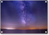 Adembenemende foto van de zee onder een donker paarse sterrenhemel - Tuinposter 70x50 - Wanddecoratie - Besteposter - Sterren