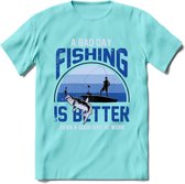 A Bad Day Fishing - Vissen T-Shirt | Blauw | Grappig Verjaardag Vis Hobby Cadeau Shirt | Dames - Heren - Unisex | Tshirt Hengelsport Kleding Kado - Licht Blauw - XL