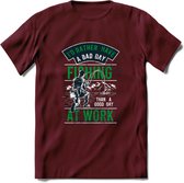 A bad Day Fishing - Vissen T-Shirt | Groen | Grappig Verjaardag Vis Hobby Cadeau Shirt | Dames - Heren - Unisex | Tshirt Hengelsport Kleding Kado - Burgundy - XL
