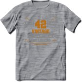 42 Jaar Legend T-Shirt | Goud - Zilver | Grappig Verjaardag Cadeau | Dames - Heren | - Donker Grijs - Gemaleerd - S