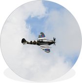 WallCircle - Wandcirkel ⌀ 150 - Spitfire vliegtuig bij een wolkenlucht - Ronde schilderijen woonkamer - Wandbord rond - Muurdecoratie cirkel - Kamer decoratie binnen - Wanddecoratie muurcirkel - Woonaccessoires
