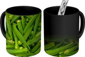 Magische Mok - Foto op Warmte Mok - Close-up van een grote stapel okra - 350 ML
