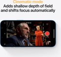 iPhone 13 mini scherm met 'Cinematic mode' tekst, toont filmopname.