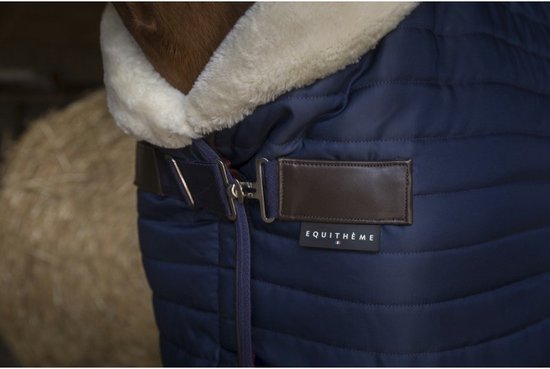 Couverture d'écurie Equithème Teddy doublée mouton synthétique