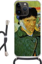 Geschikt voorApple Iphone 14 Pro - Crossbody Case - Zelfportret met verbonden oor - Vincent van Gogh - Siliconen - Crossbody - Backcover met Koord - Telefoonhoesje met koord - Hoesje met touw