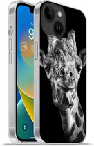 Geschikt voorApple Iphone 14 - Softcase hoesje - Giraffe tegen zwarte achtergrond in zwart-wit - Siliconen Telefoonhoesje
