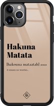 Casimoda® hoesje - Geschikt voor iPhone 11 Pro Max - Hakuna Matata - Luxe Hard Case Zwart - Backcover telefoonhoesje - Bruin/beige