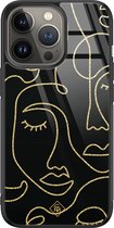 Casimoda® hoesje - Geschikt voor iPhone 13 Pro - Abstract Faces - Luxe Hard Case Zwart - Backcover telefoonhoesje - Zwart