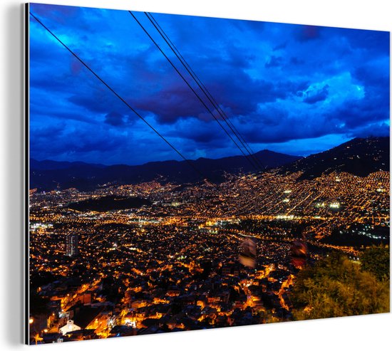 Wanddecoratie Metaal - Aluminium Schilderij Industrieel - Uitzicht vanaf het kabelbaan station over Medellin met een blauwe hemel - 60x40 cm - Dibond - Foto op aluminium - Industriële muurdecoratie - Voor de woonkamer/slaapkamer