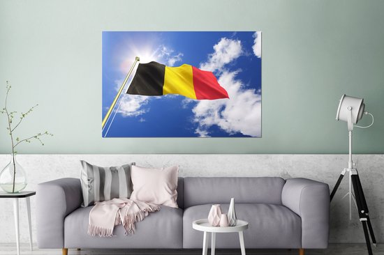 Le drapeau de la België flotte dans les airs Aluminium 120x80 cm - Tirage photo sur Aluminium (décoration murale en métal)