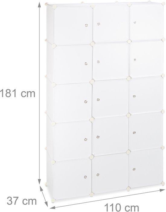 Hoge witte kledingkast van 181 cm hoog, 110 cm breed en 37 cm diep, met 11 vakken.