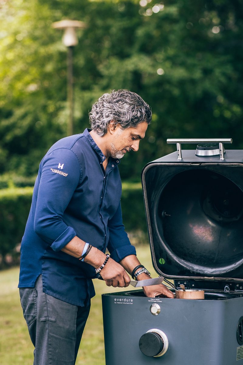 Everdure 4K - Charcoal Barbecue - Anthracite