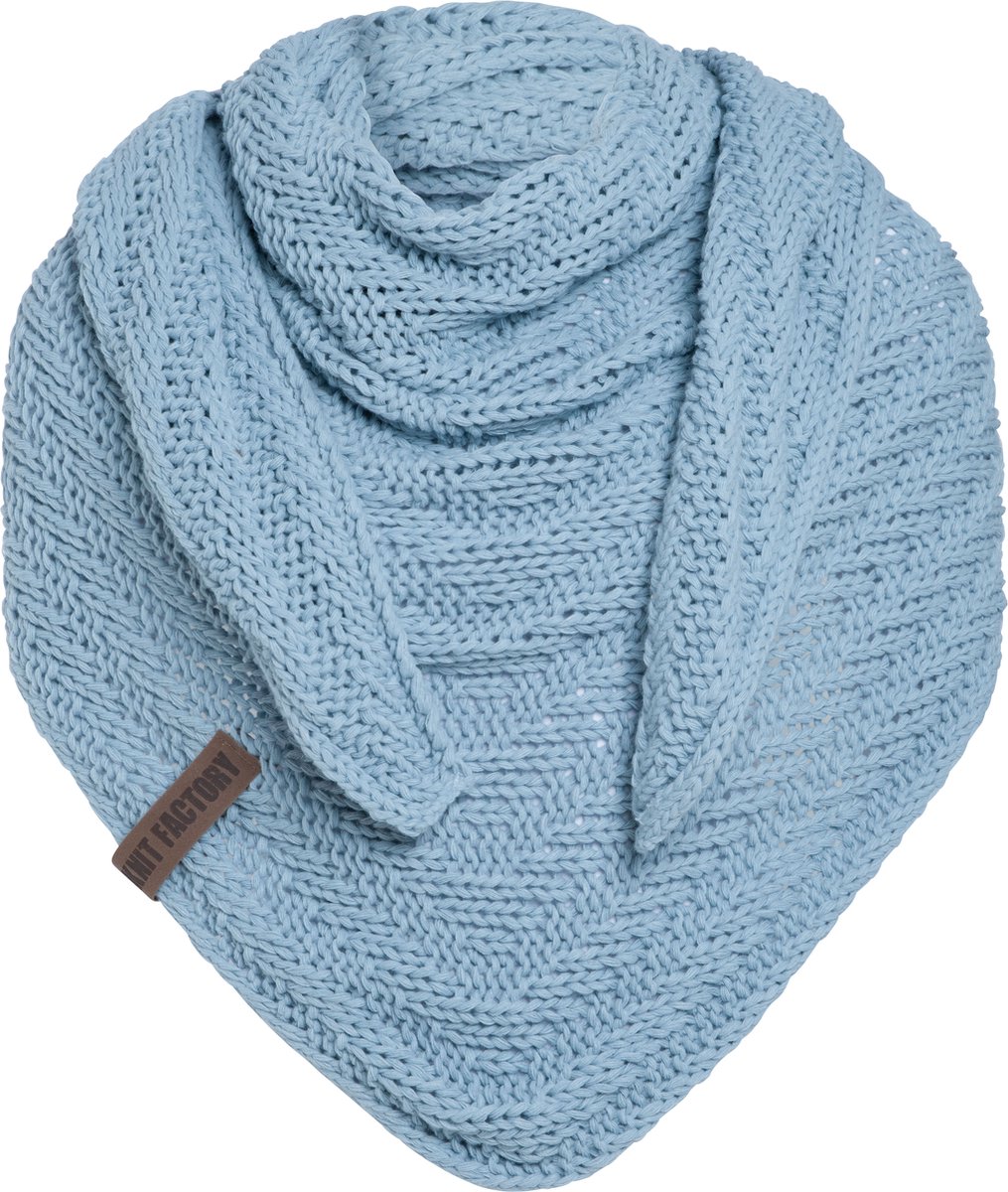Knit Factory Sally Gebreide Omslagdoek - Driehoek Sjaal Dames - Dames sjaal - Wintersjaal - Stola - Wollen sjaal - Licht blauwe sjaal - Celeste - 220x85 cm - Grof gebreid
