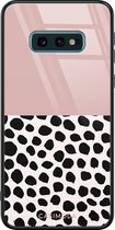 Samsung S10e hoesje glass - Stippen roze | Samsung Galaxy S10e case | Hardcase backcover zwart