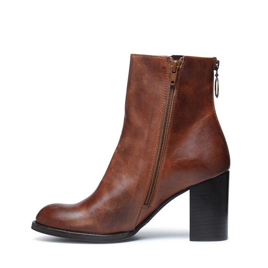 Manfield Dames Cognac enkellaarsjes met hak en sierrits Maat 39 Manfield Dames Cognac enkellaarsjes met hak en sierrits Maat 39