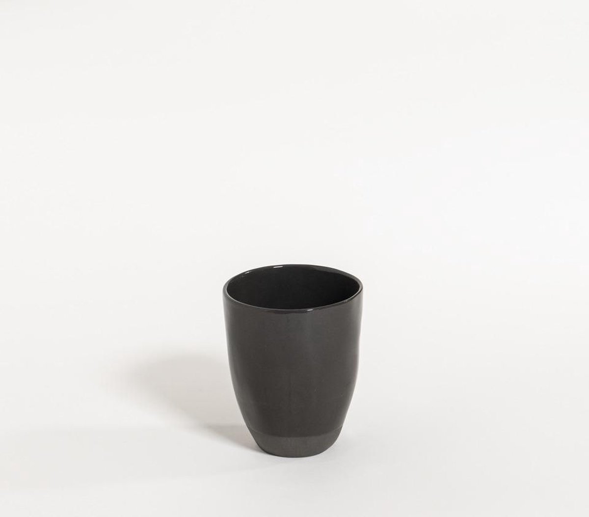 The Table atelier - mok - Ø 8,5 - 300 ml - handgemaakt - zwart