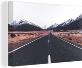 Canvas Schilderij Uitzicht op de bergen in Nieuw-Zeeland vanaf de weg - 30x20 cm - Wanddecoratie