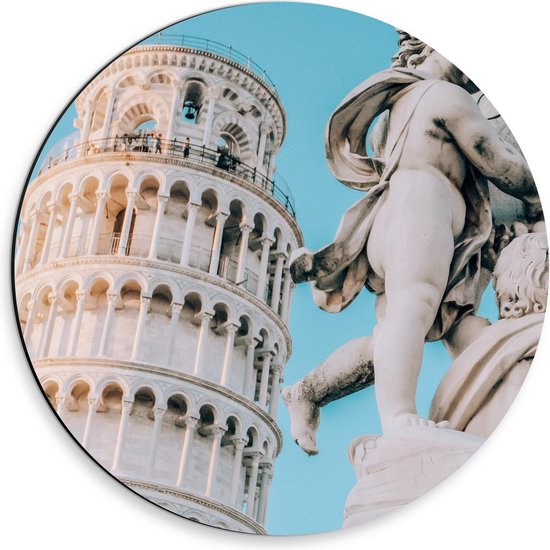 Dibond Wandcirkel - Toren van Pisa met Beeld van Engel in Italië - 30x30cm Foto op Aluminium Wandcirkel (met ophangsysteem)