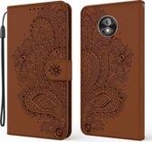 Voor Motorola Moto E5 Spelen Pauw Reliëf Patroon Horizontale Flip Leren Case met Houder & Kaartsleuven & Portemonnee & Lanyard (Bruin)