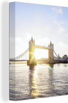 Canvas Schilderij Zonnestralen achter de Tower Bridge in Londen - 30x40 cm - Wanddecoratie