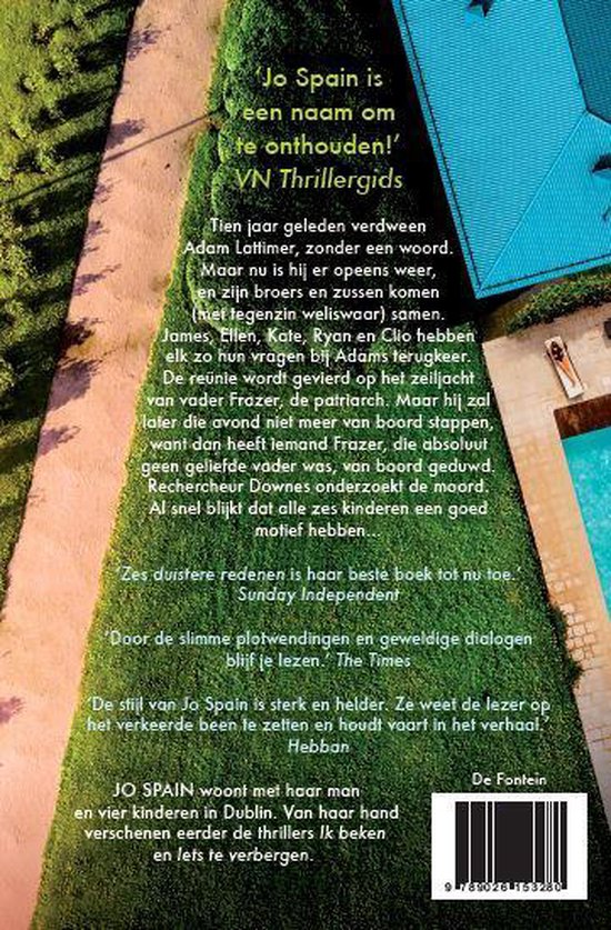 Boekomslag met tekst 'Zes duistere redenen' door Jo Spain. Achterkant toont tuin met zwembad en huis.