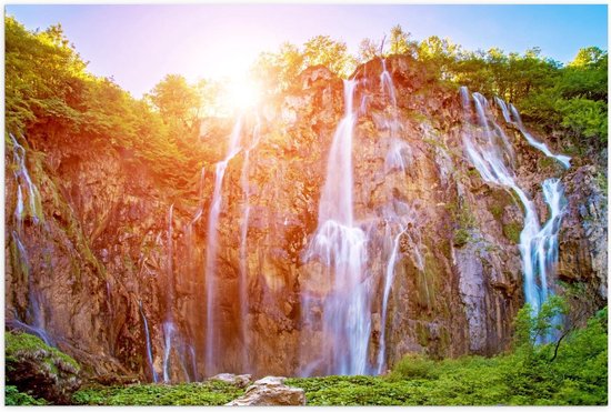 Poster – Vallende Waterval van Hoge Berg met Bomen - 60x40cm Foto op Posterpapier