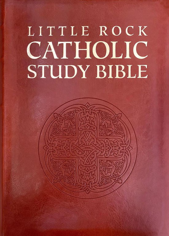 Couverture rouge de la Little Rock Catholic Study Bible avec une croix détaillée en relief.
