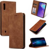 Retro skin feel zakelijke magnetische horizontale flip lederen case voor Samsung Galaxy A10 (bruin)