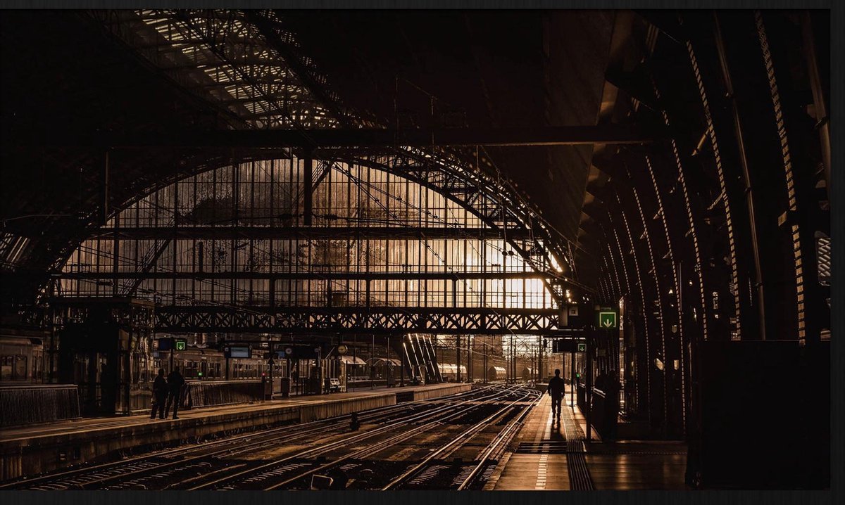 Schilderij - treinstation - Collectie heritage - Forex met zwarte lijst - 118x70cm