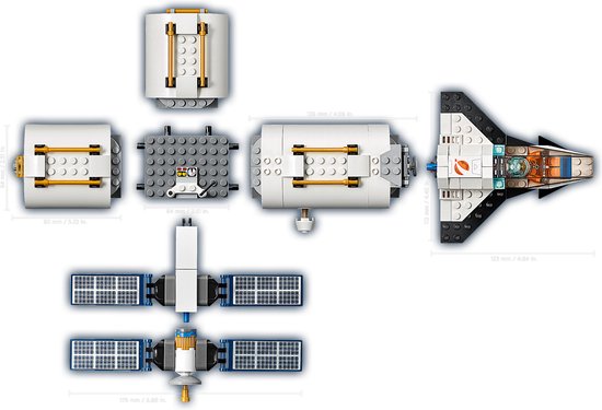 Overzichtstekening van LEGO ruimtestation met shuttle, modules en satelliet, met afmetingen.