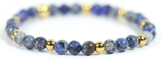 Armband met blauwe en grijze agaatkralen, afgewisseld met kleine gouden kraaltjes.