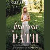 Carrie Underwood staat in een weelderige, groene omgeving en draagt een lichte top en lange rok. De tekst "find your PATH" is prominent aanwezig.